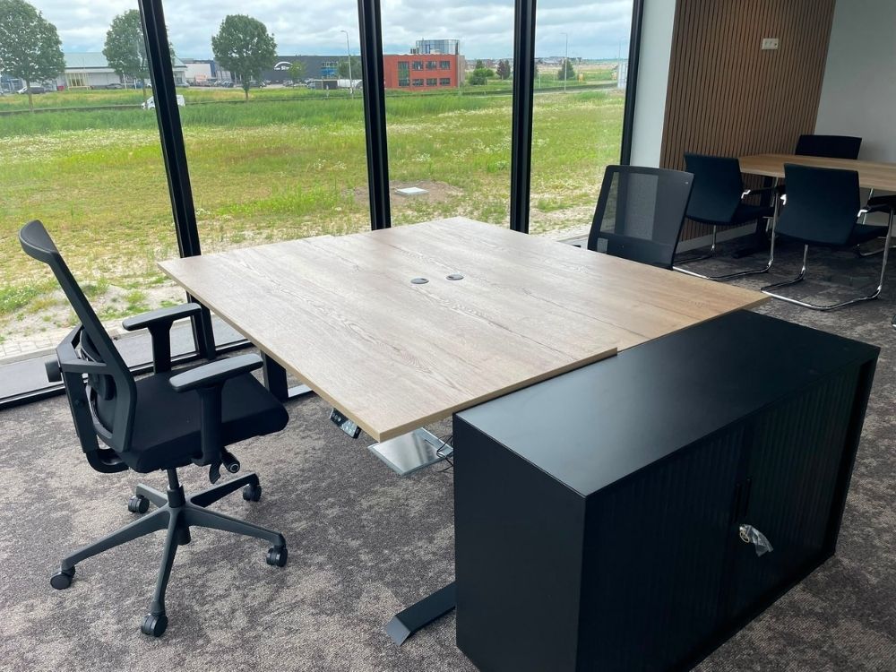 Complete kantoorinrichting in Urk (1)